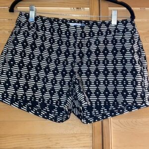 Old Navy Black/White Jacquard Print Low  Rise Short Chinos Size 2